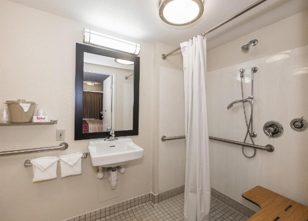 Red Roof Inn San Antonio - Airport image 22